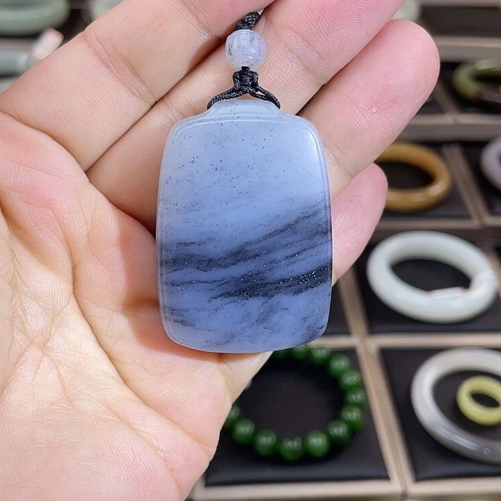 和田玉未镶嵌颈饰青花