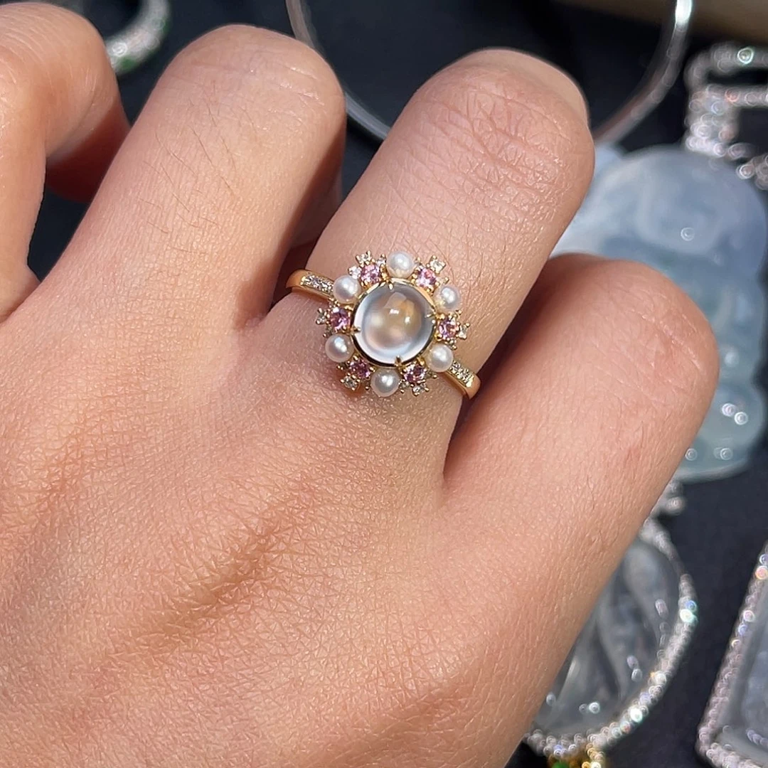 翡翠18K金镶嵌戒指蛋面