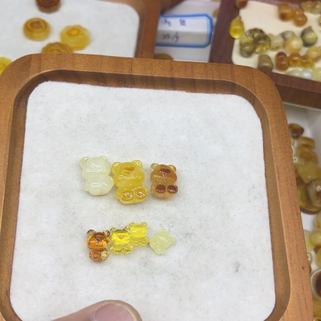 琥珀裸石未镶嵌夹*琥珀