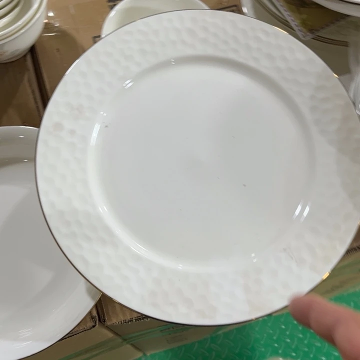 芳***吖骨瓷十寸盘一个微瑕
