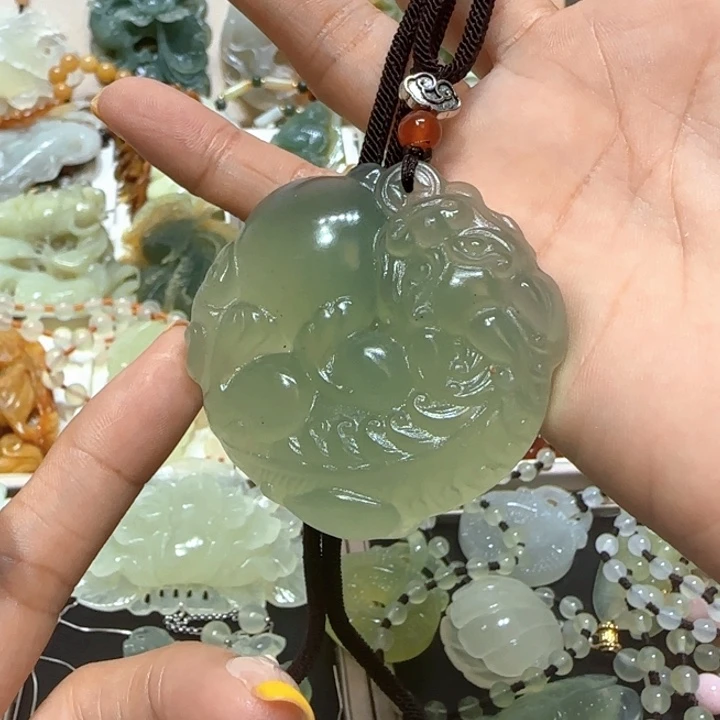 蛇纹石玉未镶嵌吊坠
