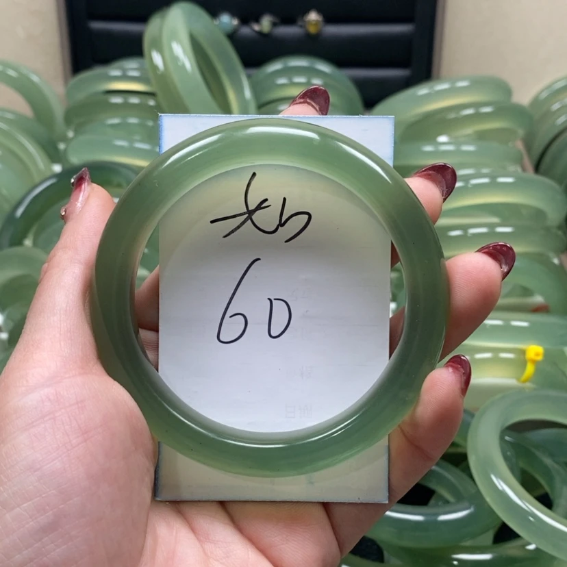 【闪购商品】蛇纹石玉手镯未镶嵌如****?