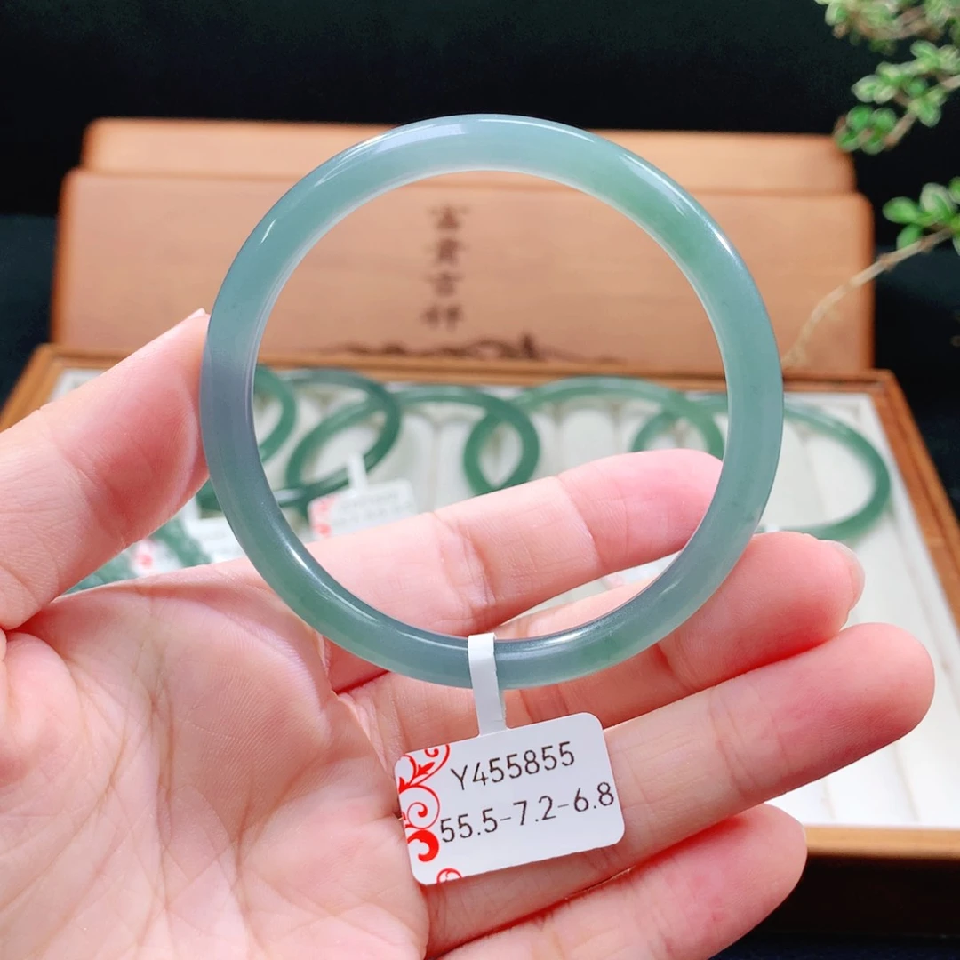 翡翠手镯（圆镯）未镶嵌