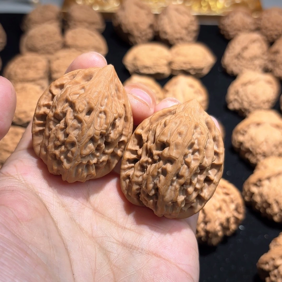 文玩核桃把件执**行文玩核桃鸡心