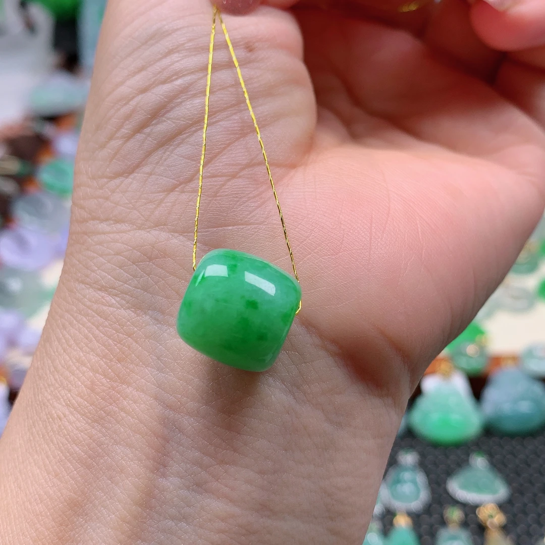 缅甸天然A货翡翠，飘绿路路通，编号457/1014尺寸12.7/13.3