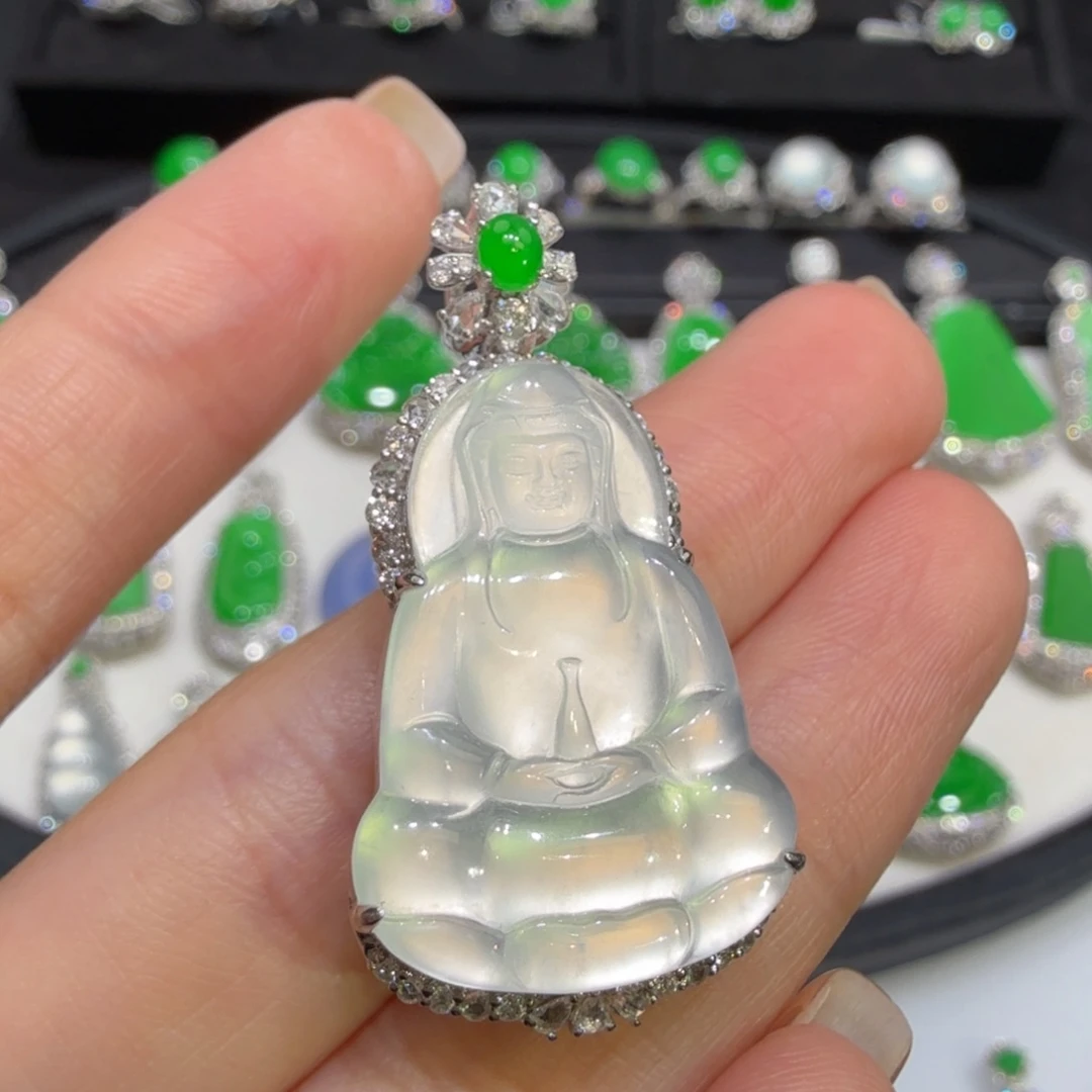 墨***妈翡翠18K金镶嵌颈饰收到货48小时鉴赏期