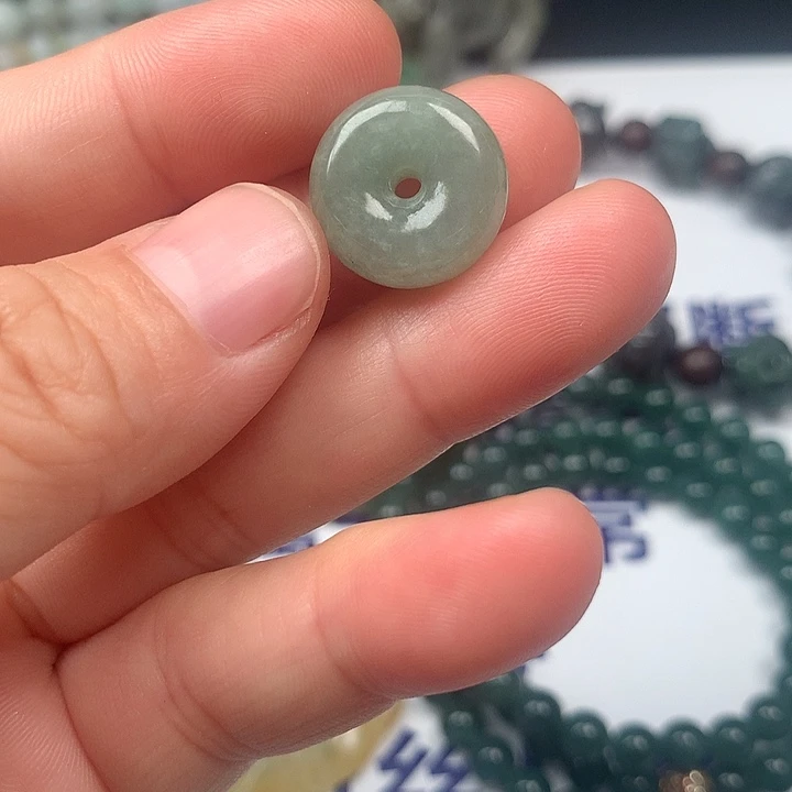 玉***人未镶嵌挂件翡翠挂件