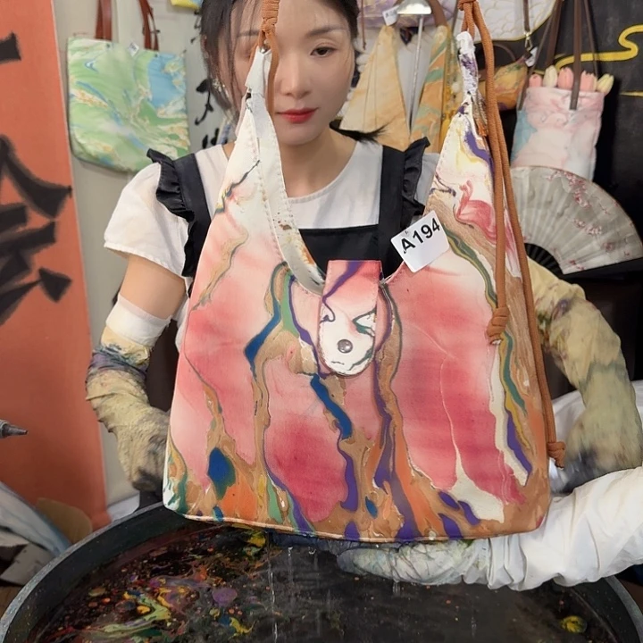 194敦煌珐琅彩马鞍包包