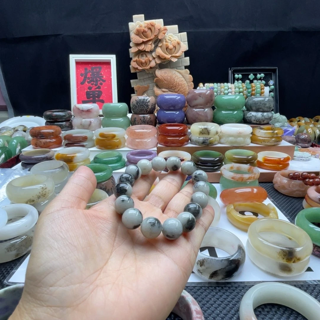 石英岩玉未镶嵌手镯