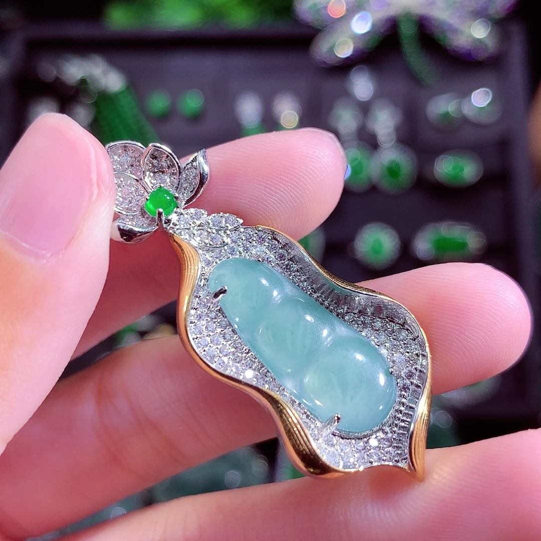 颈饰未镶嵌翡翠天然