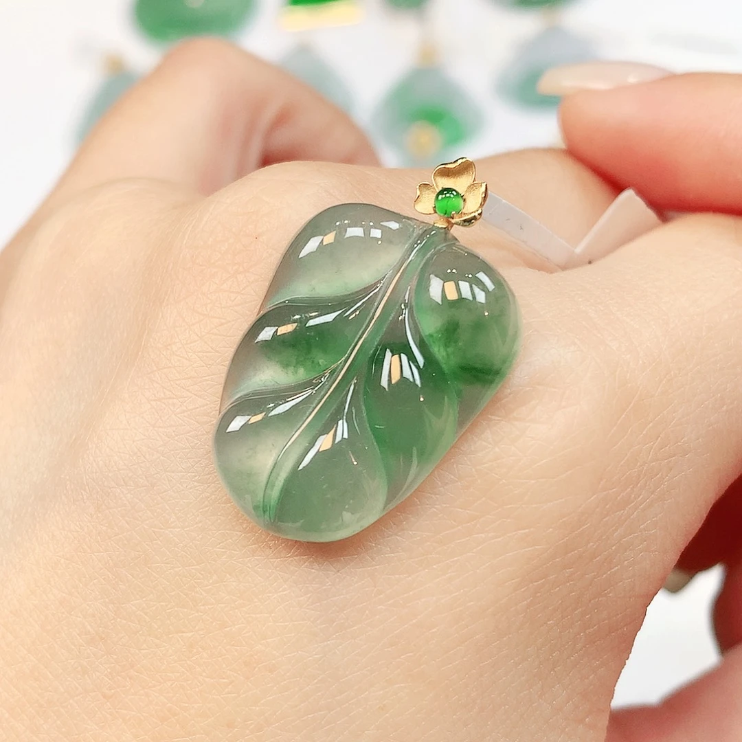 翡翠18K金镶嵌颈饰