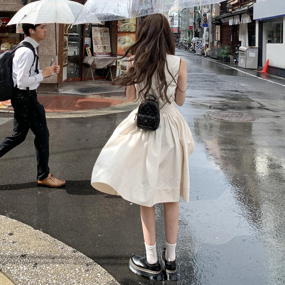 5198法式杏色无袖连衣裙子女装夏季2025新款小个子高级感收腰短裙