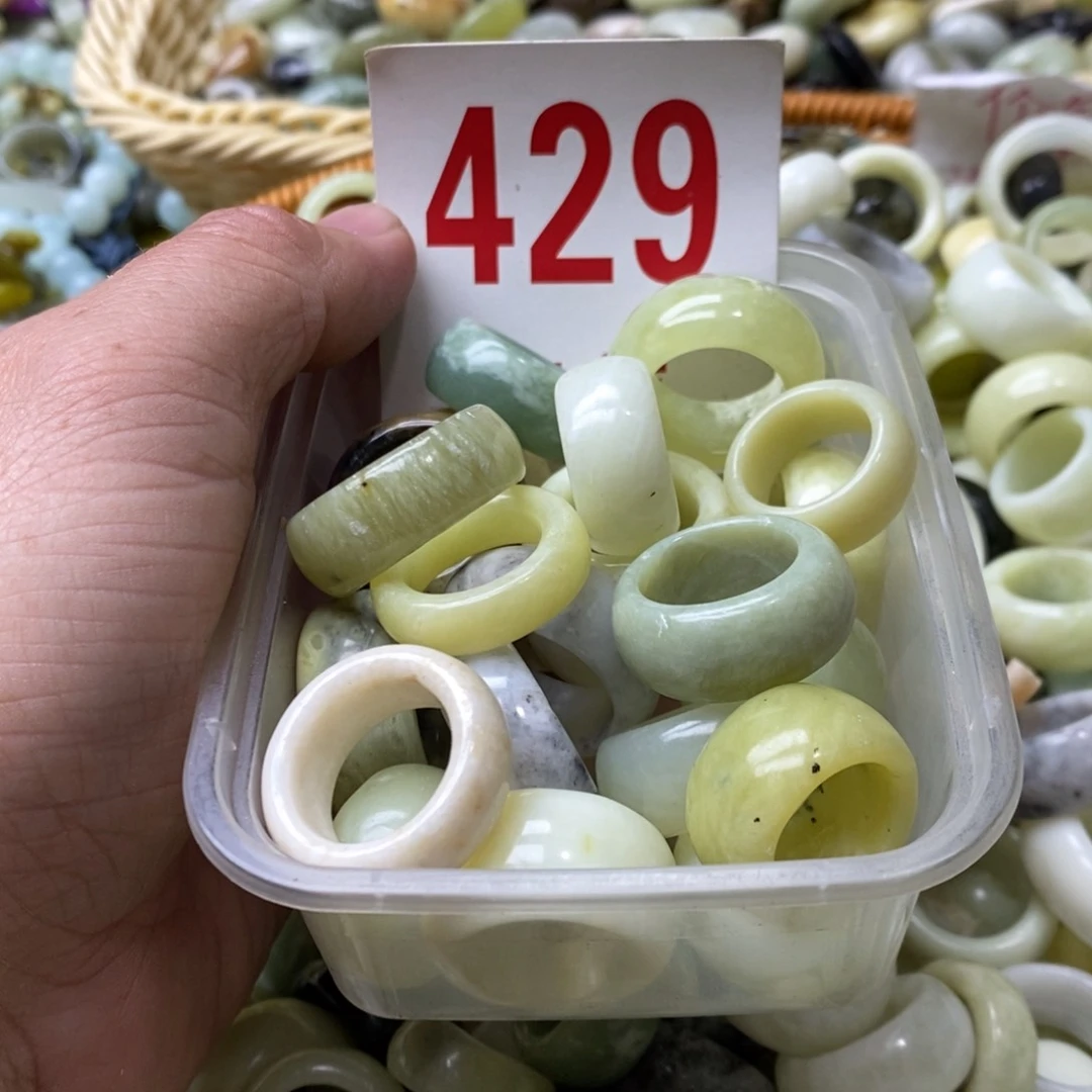 蛇纹石玉挂坠未镶嵌