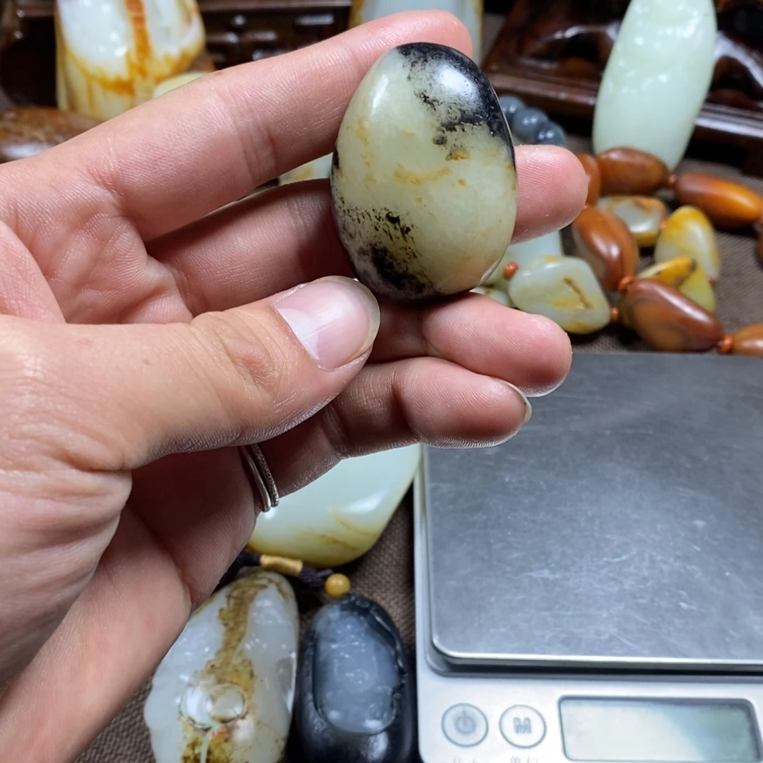 和田玉未镶嵌把件