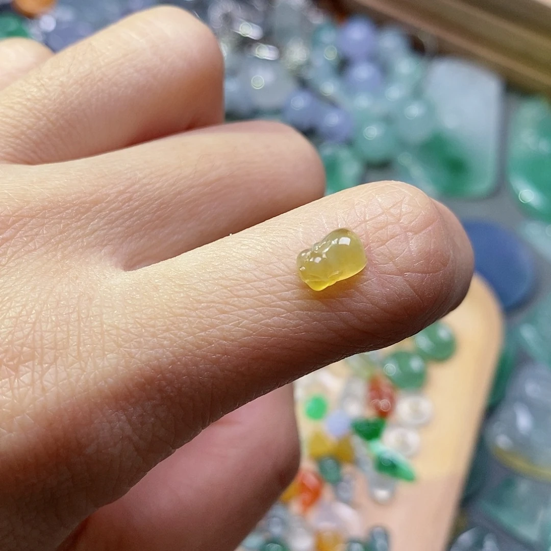 翡翠颈饰未镶嵌翡翠