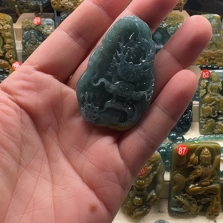 颈饰未镶嵌翡翠小龙