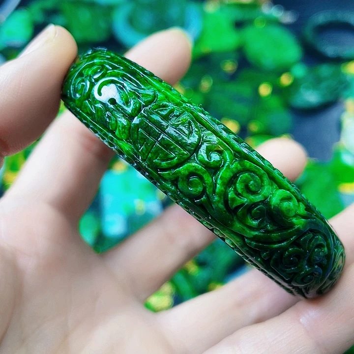 颈饰未镶嵌翡翠多样性