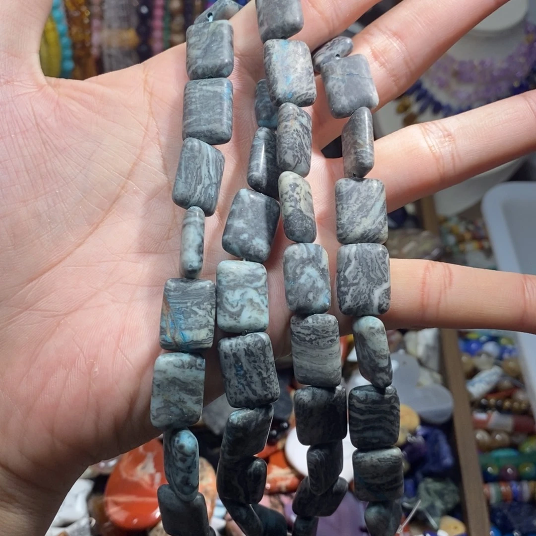 石英质玉未镶嵌，蓝玛瑙无事牌13×18mm，