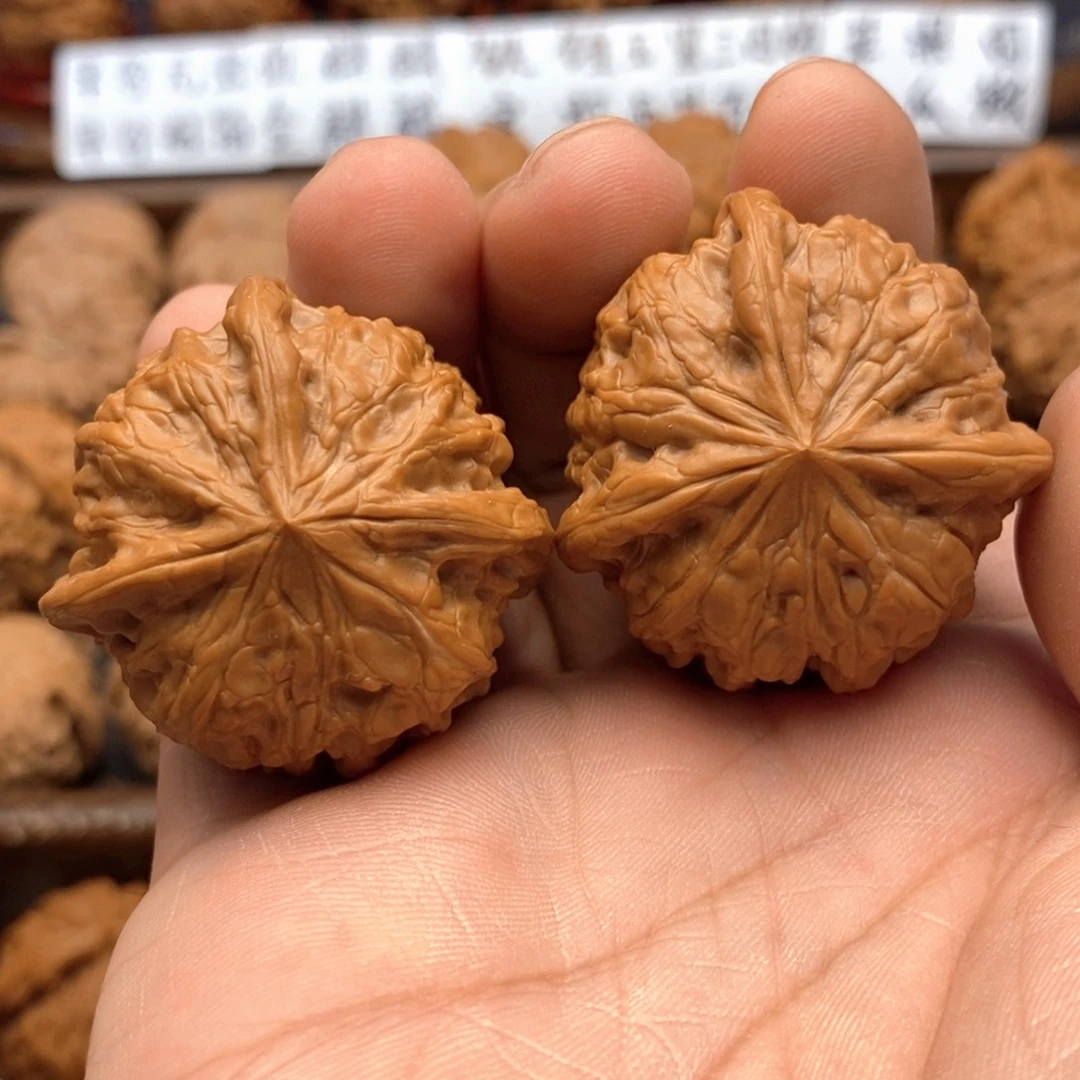 文玩核桃吊坠39尺 全品平谷凹底三棱 77