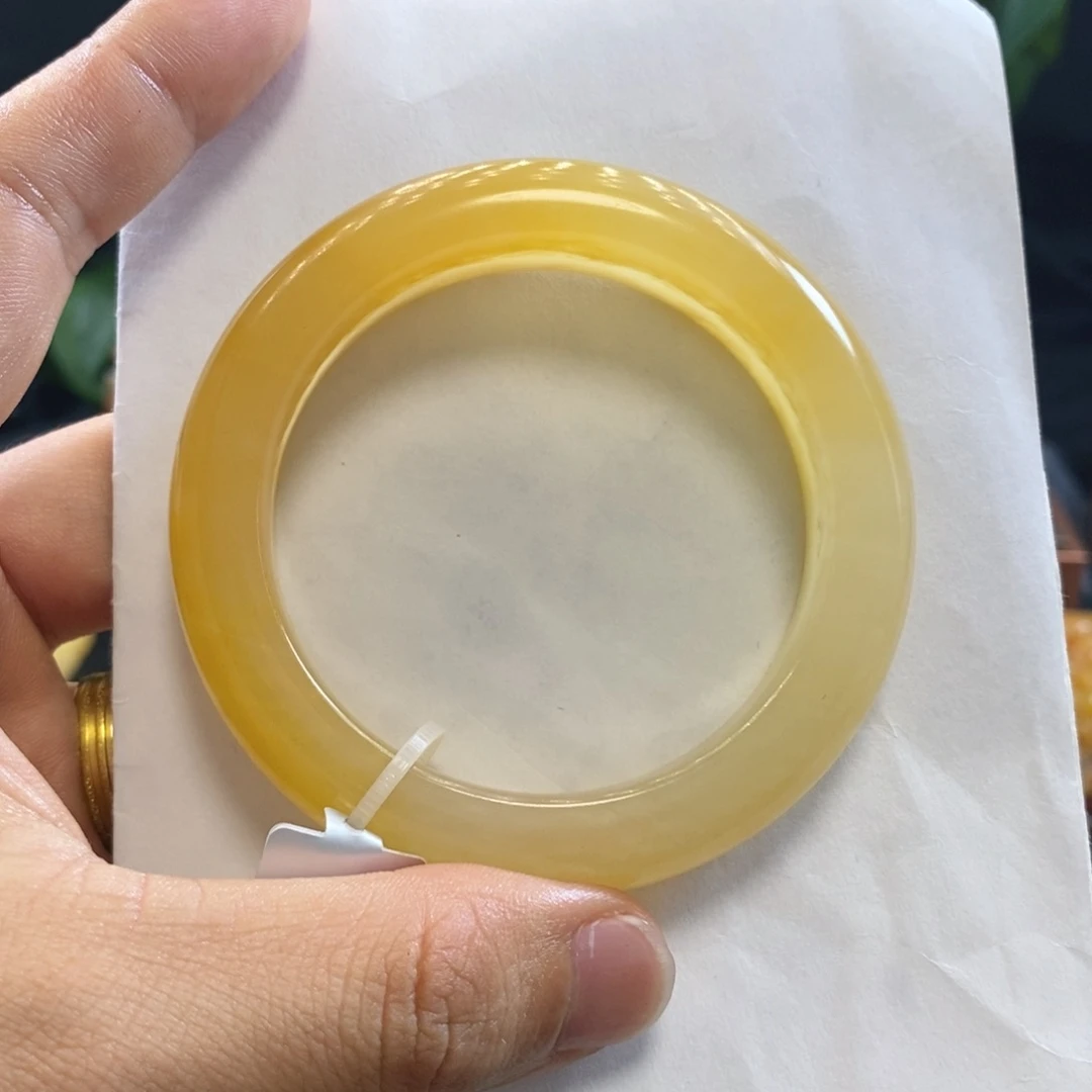胡****石英质玉（黄龙玉）未镶嵌手镯