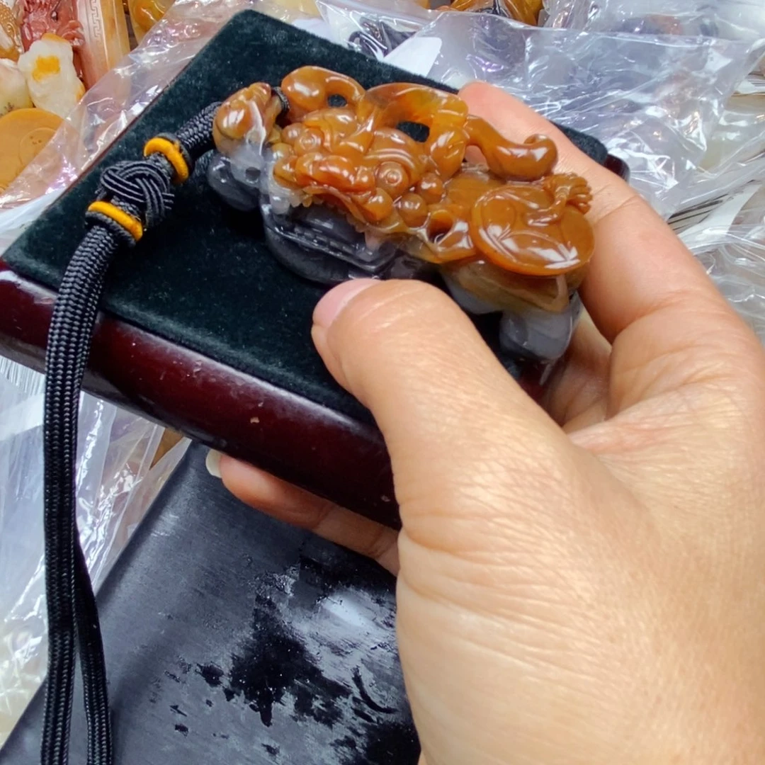 石英质玉（黄龙玉）颈饰未镶嵌