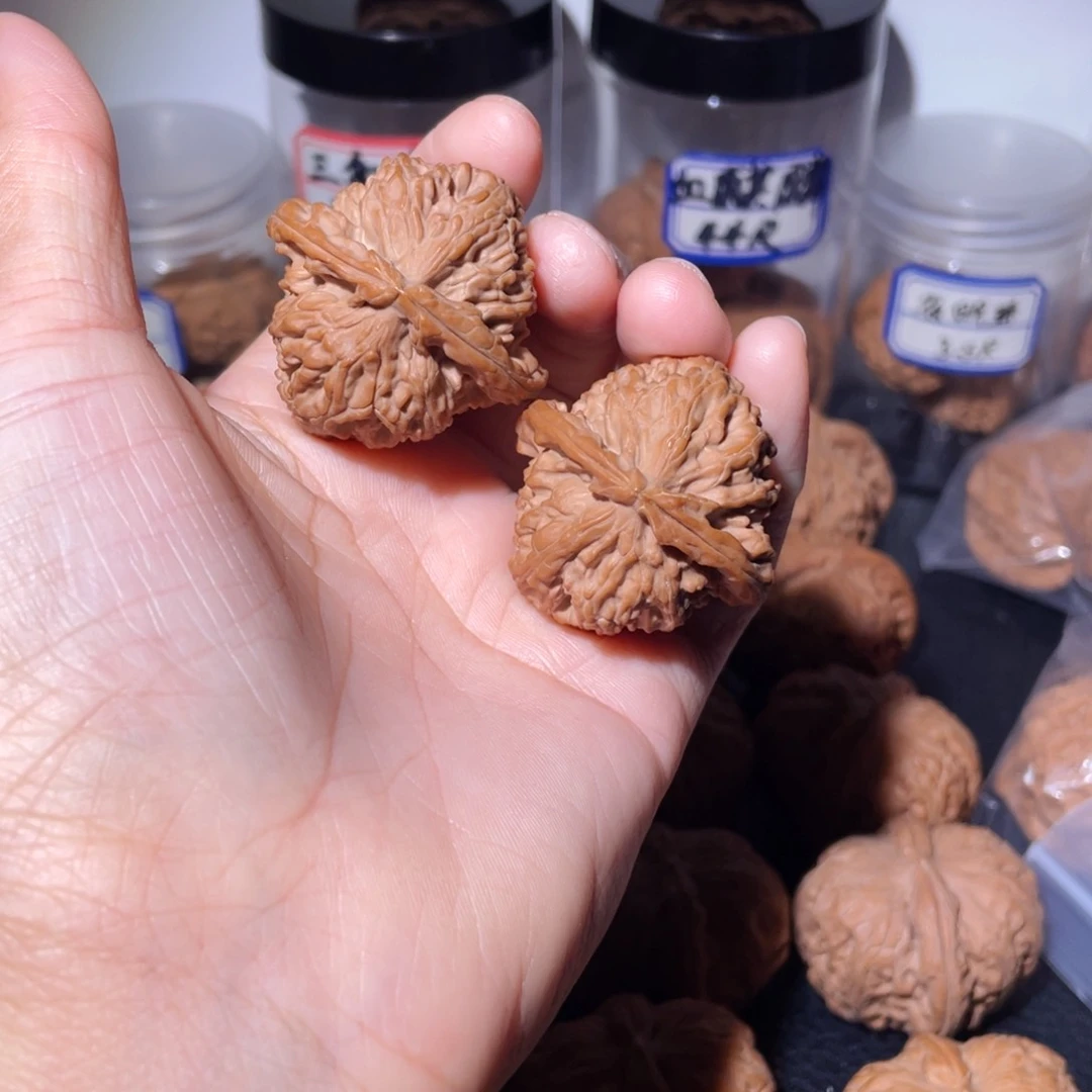 吊坠桃核37尺三角白