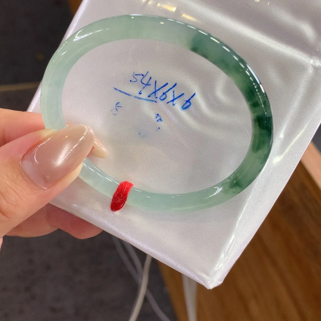 翡翠未镶嵌手镯天然Ａ货翡翠54贵妃冰透飘花完美镯