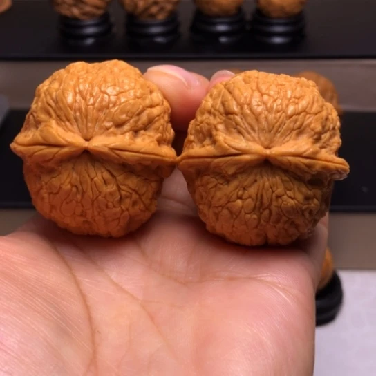 文玩核桃把件金丝绣球47