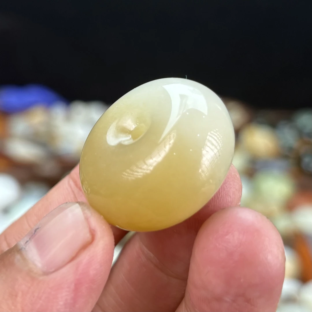 28✖️15mm一口糖面包扣新疆和田玉糖白厚平安扣吊坠