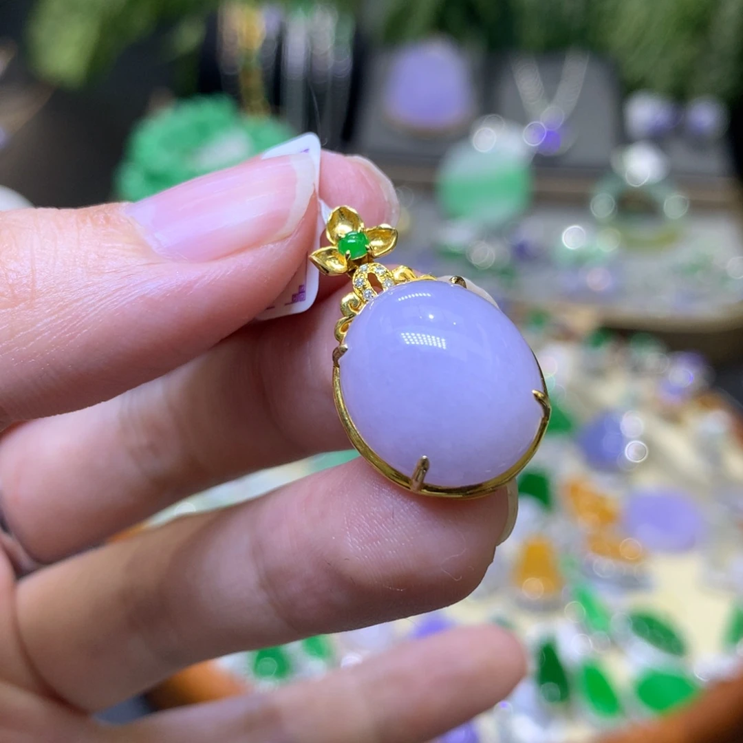 颈饰18K金镶嵌翡翠