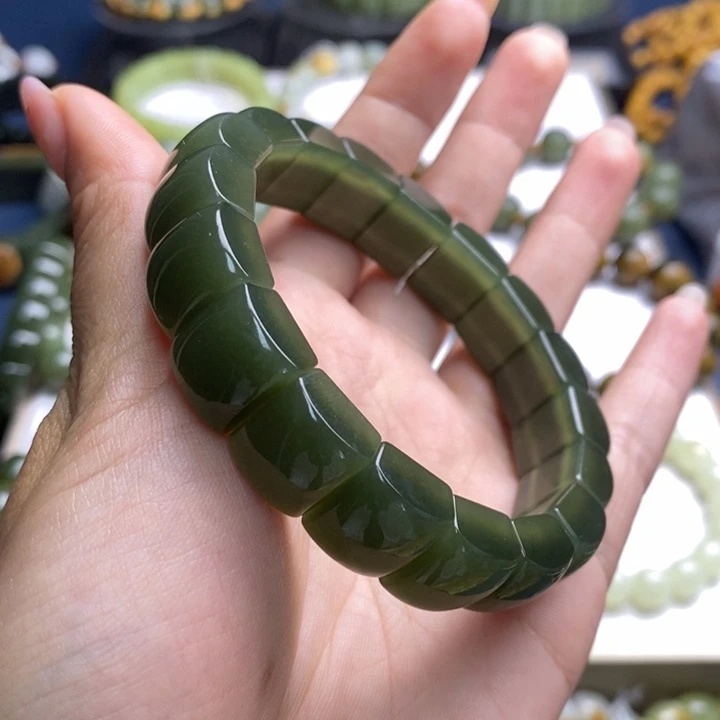 未镶嵌透闪石质玉珠宝奇石佑*人