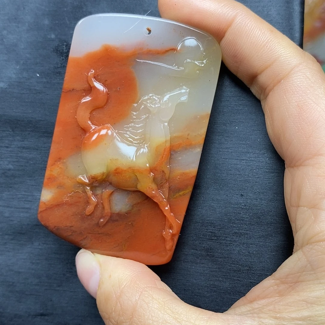 石英质玉（黄龙玉）颈饰未镶嵌