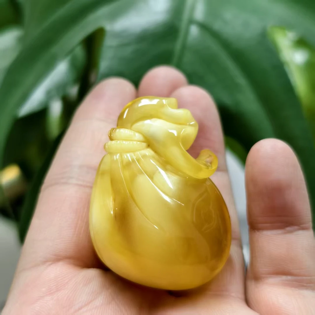 【曹掌柜精选】27 G25121707-蜜蜡把件-50x37x25mm