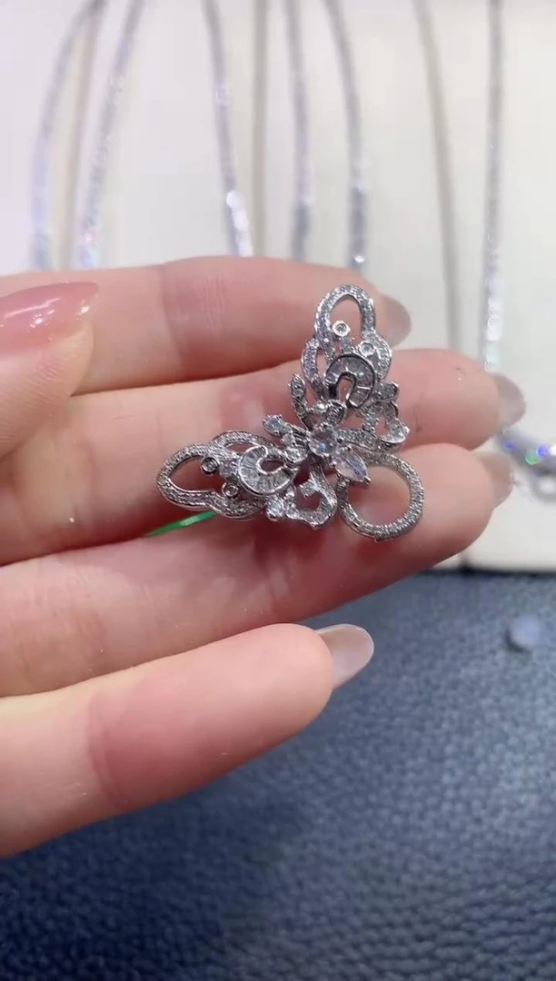 【云中意】-18K 蝴蝶款 多用款钻石百搭吊坠
