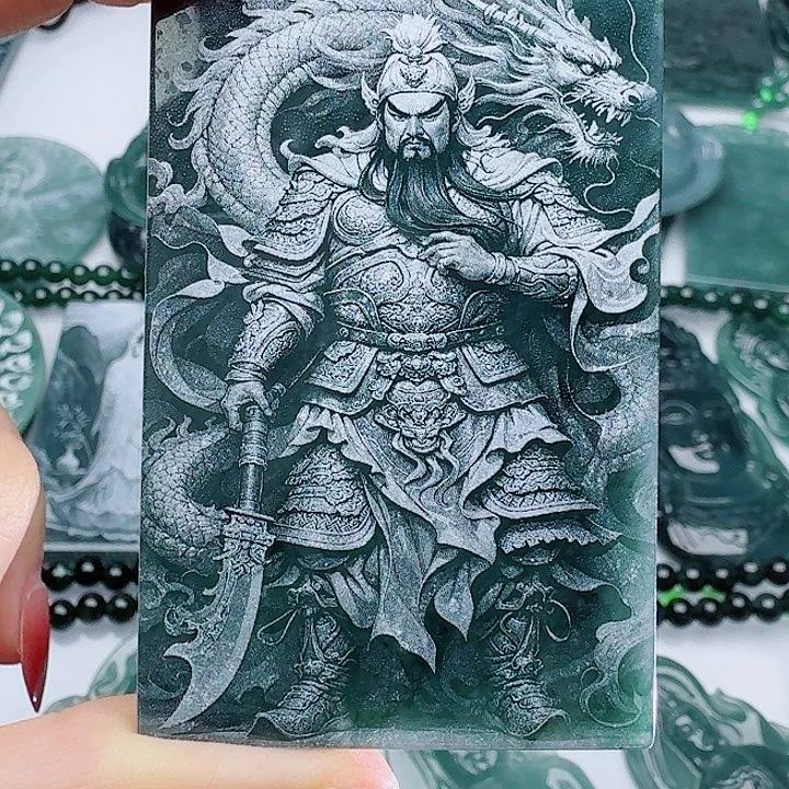 随***落翡翠未镶嵌颈饰多样性发其一