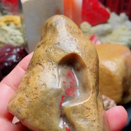 田黄石当****烟昌化田黄鸡血石质地细腻