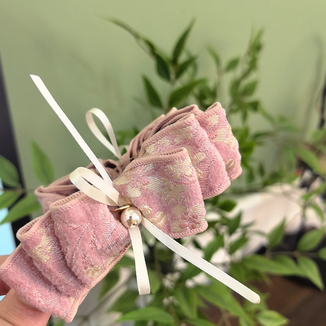 FUXI/福熙新款精致极光天女珠粉色苏绣多层褶皱香蕉夹WM-616