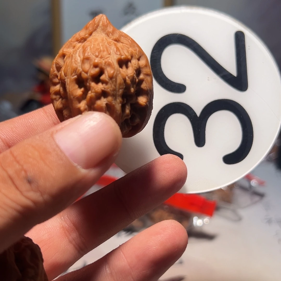 g***g文玩核桃，白色32号