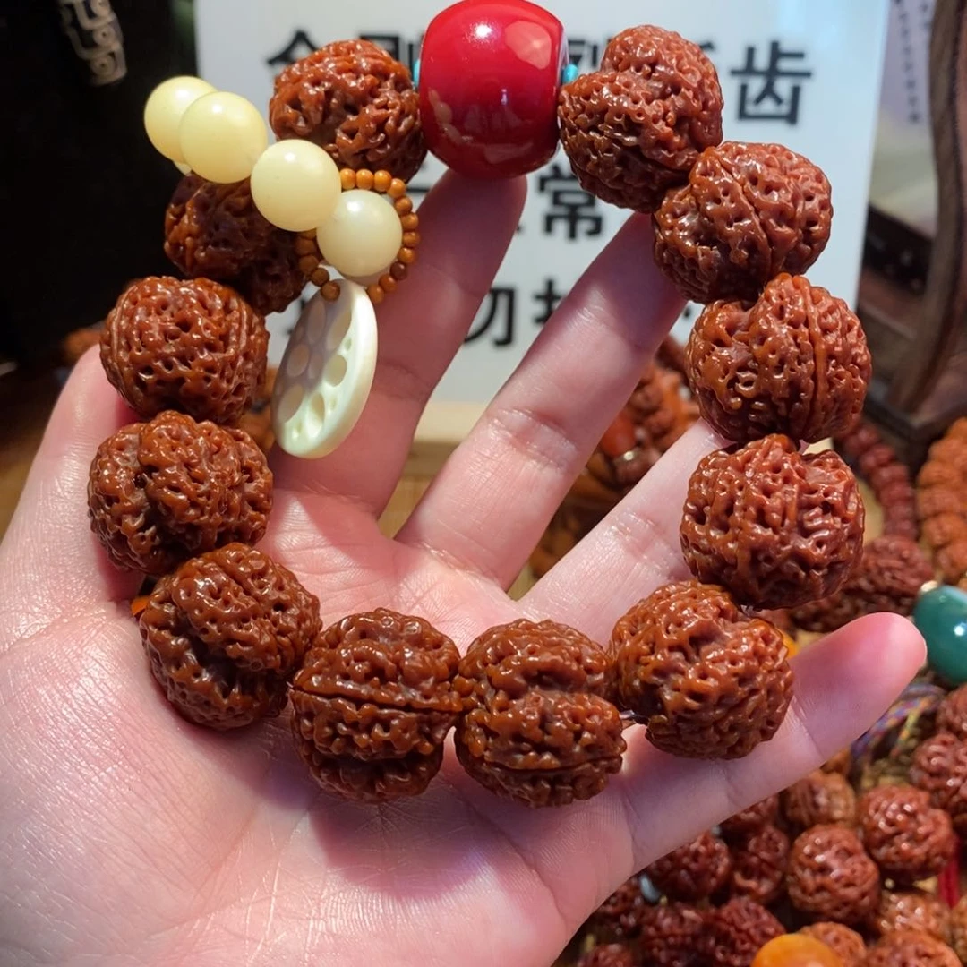 金刚菩提吊坠24154瓣白跑环