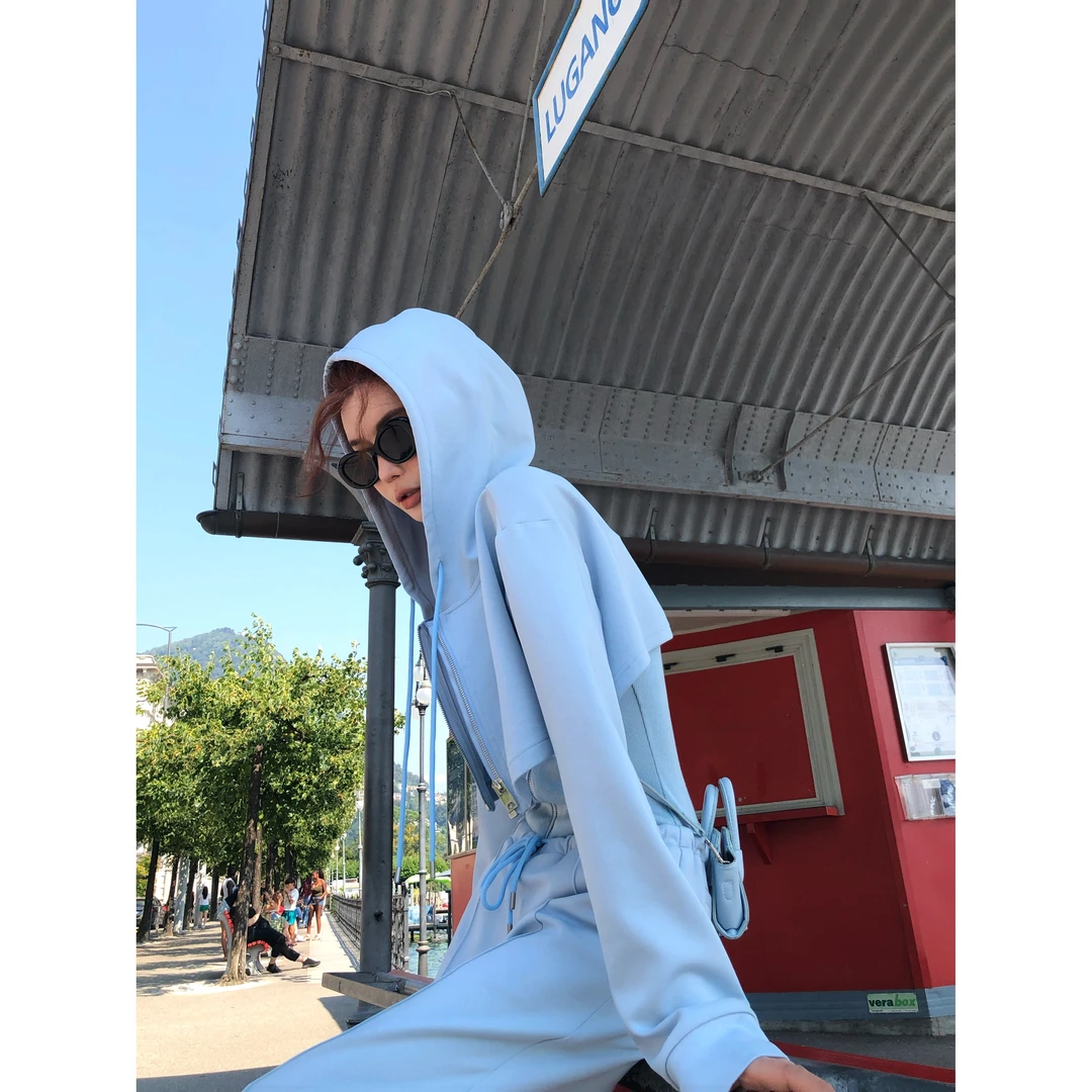 李婉君慵懒风短款连帽衫早秋新款修身显瘦长袖短外套LWJ25B2C1114