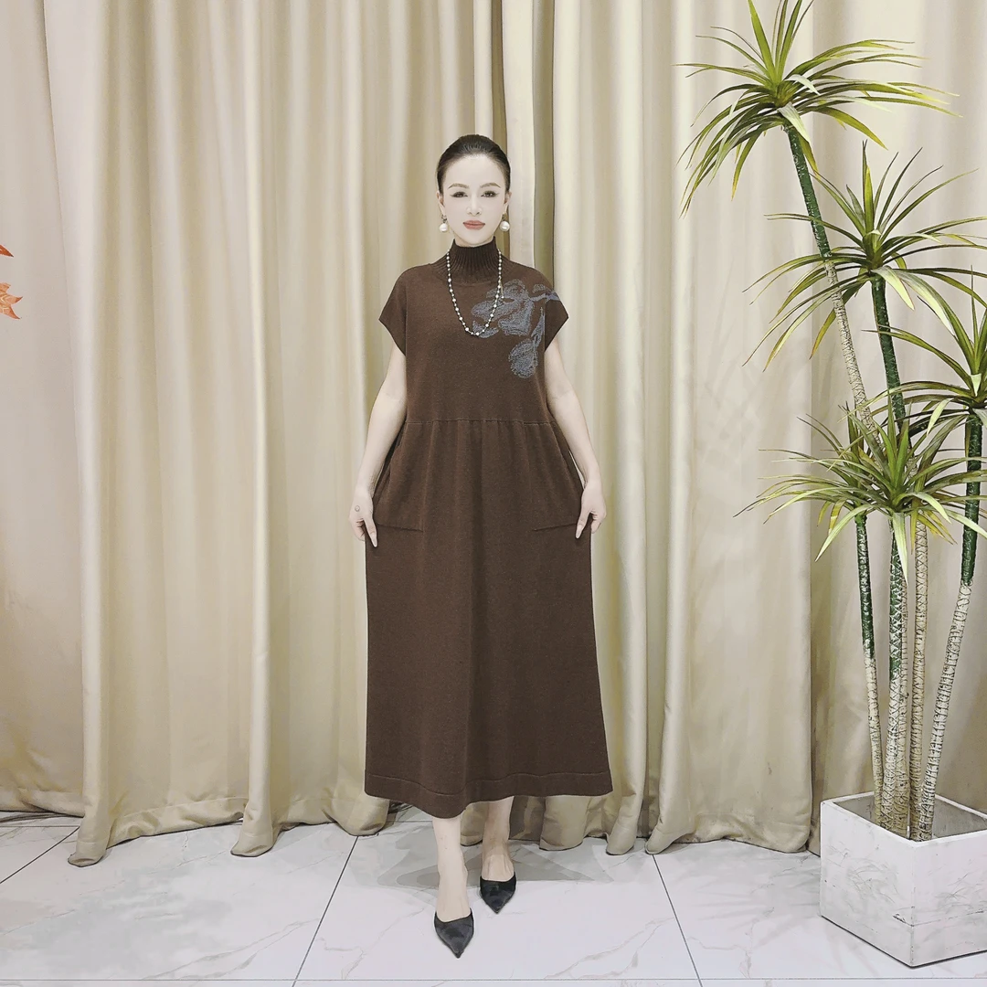 9703咖色设计款羊毛气质秋冬长款轻奢针织连衣裙时尚复古