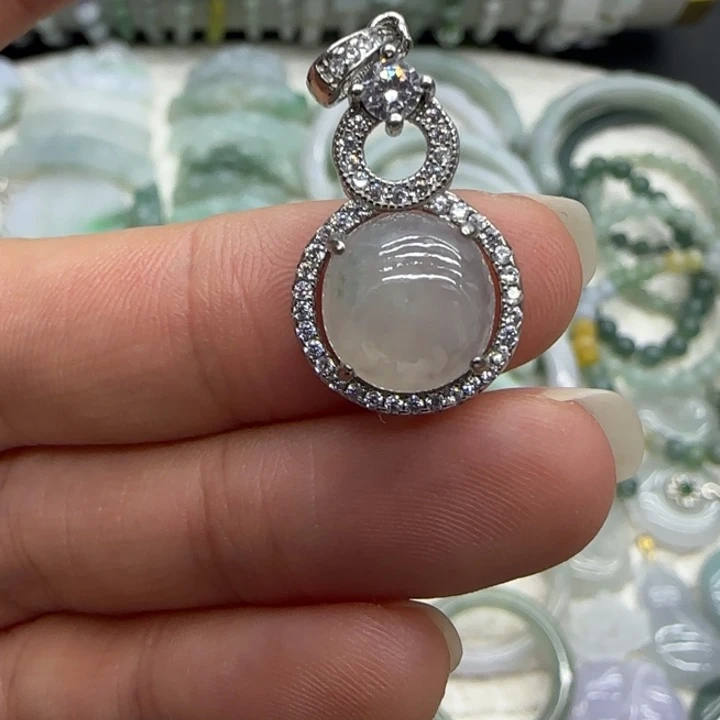 翡翠未镶嵌手链吊坠