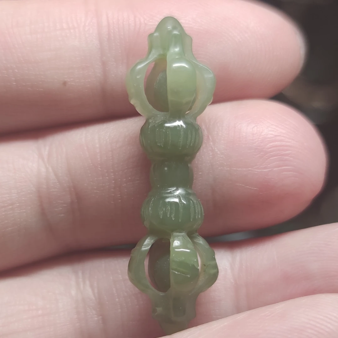 和田玉碧玉雕刻降魔杵挂件