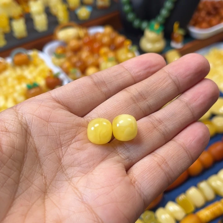 琥珀未镶嵌裸石卡11加墩墩一对