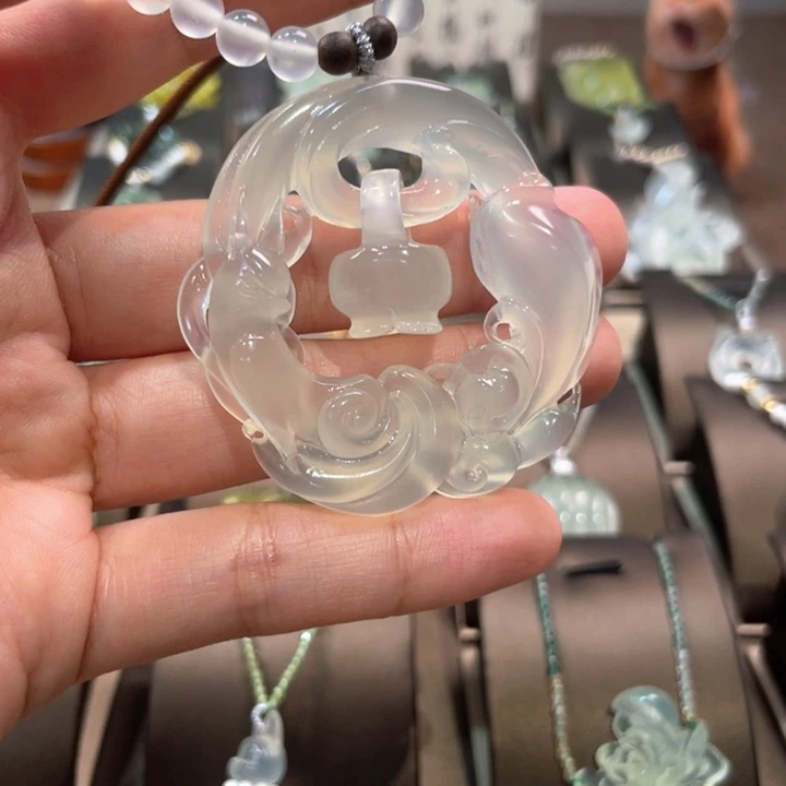 蛇纹石玉未镶嵌颈饰
