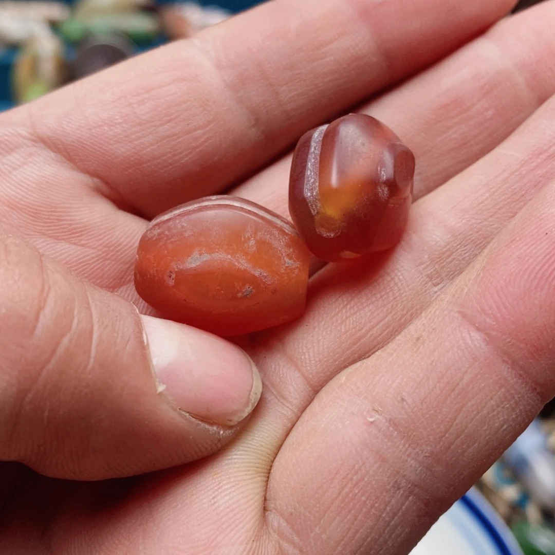 DIY琉璃珠子的颜色是蓝色的