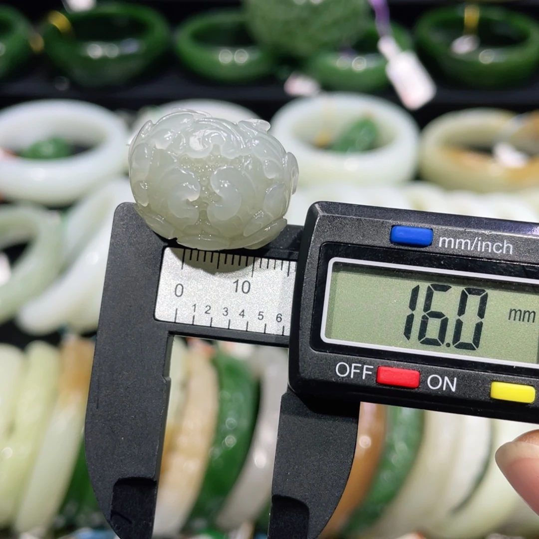 未镶嵌戒指和田玉