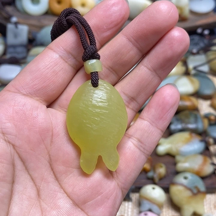 蛇纹石玉未镶嵌颈饰