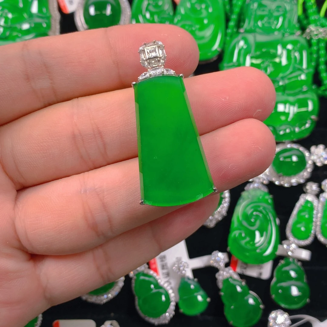翡翠银S925镶嵌颈饰无事牌