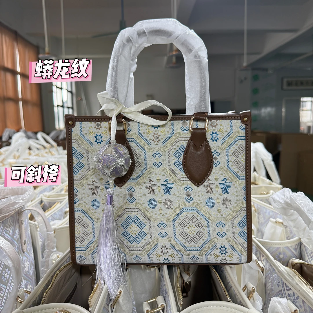 广西壮锦小方托豆腐包挎肩单肩轻便百搭气质款手拎包轻奢时尚白色